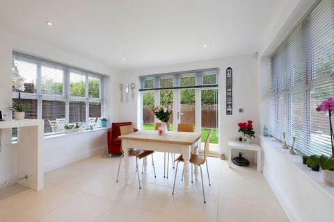 6 bedroom detached house for sale, Barton Drive, Beaconsfield, Buckinghamshire, HP9