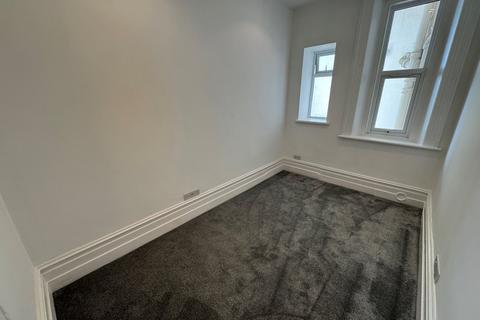 2 bedroom flat to rent, Exeter Park Road, Bournemouth, BH2