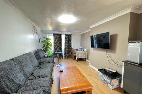 3 bedroom terraced house to rent, Livingstone Road, Gravesend DA12