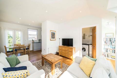 3 bedroom flat for sale, First Avenue, London W3