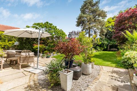 5 Preston Close, Twickenham, TW2 5RU