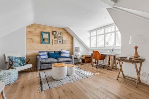 5 Preston Close, Twickenham, TW2 5RU