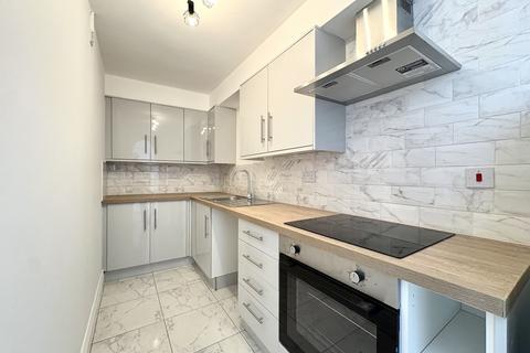 2 bedroom flat for sale, Comer Crescent,  Southall, UB2