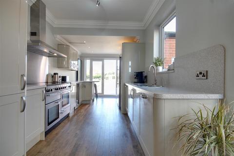 4 bedroom detached house for sale, Beverley Road, Kirk Ella