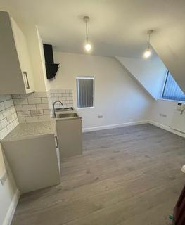 1 bedroom apartment to rent, Roberts Road ( ALL BILLS INCLUDED), High Wycombe, HP13