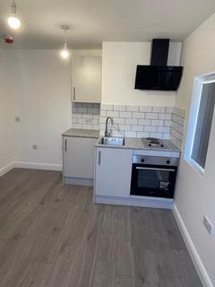 1 bedroom apartment to rent, Roberts Road ( ALL BILLS INCLUDED), High Wycombe, HP13