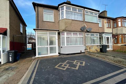 4 bedroom detached house to rent, Chadwell Heath, Essex, RM6