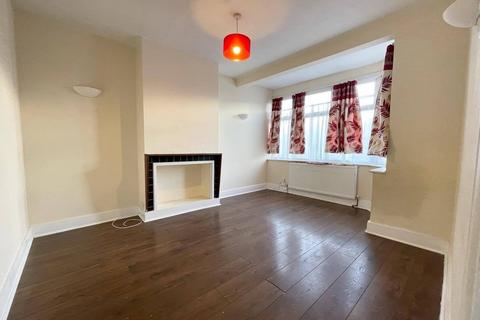 4 bedroom detached house to rent, Chadwell Heath, Essex, RM6