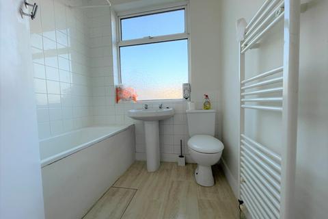 4 bedroom detached house to rent, Chadwell Heath, Essex, RM6
