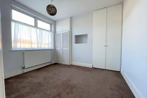 4 bedroom detached house to rent, Chadwell Heath, Essex, RM6