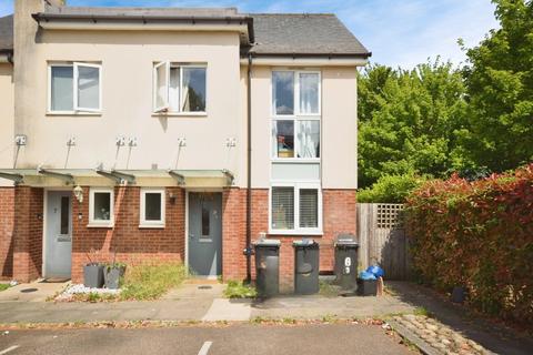 3 bedroom semi-detached house to rent, Bonham Way Gravesend DA11