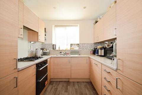 3 bedroom semi-detached house to rent, Bonham Way Gravesend DA11