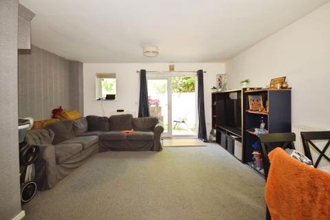 3 bedroom semi-detached house to rent, Bonham Way Gravesend DA11