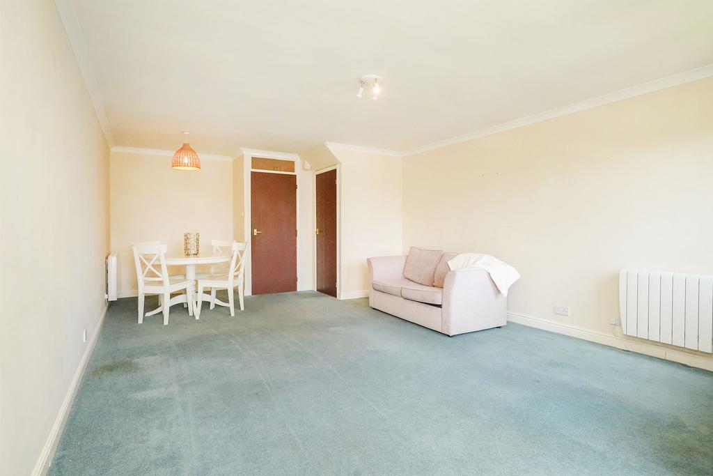 Lounge/ Dining Space