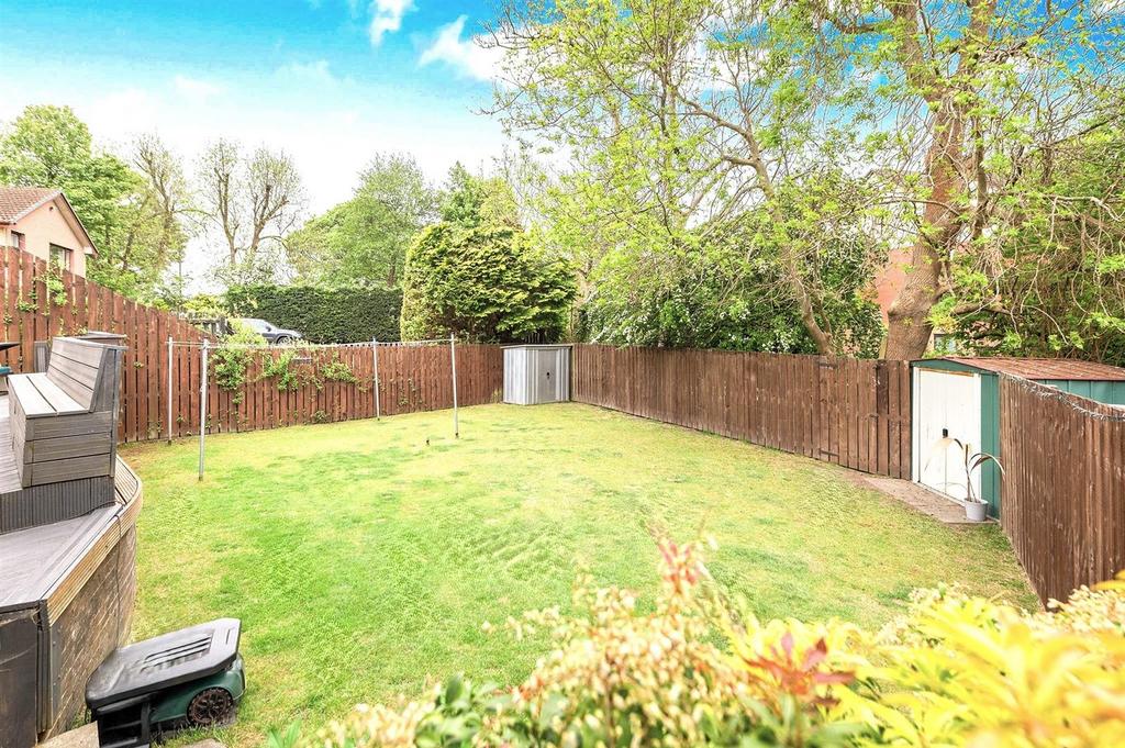 REAR GARDEN MAN REMOVED.jpg