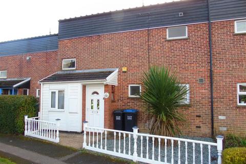 3 bedroom terraced house to rent, Brain Close, Hatfield