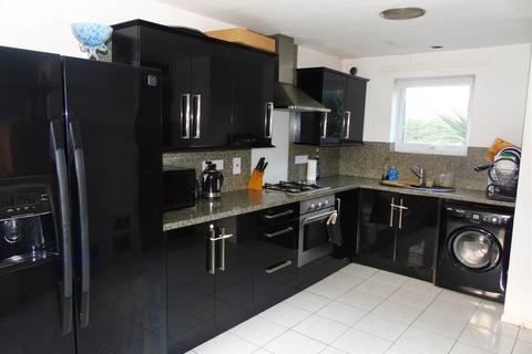 3 bedroom terraced house to rent, Brain Close, Hatfield