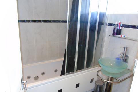 3 bedroom terraced house to rent, Brain Close, Hatfield