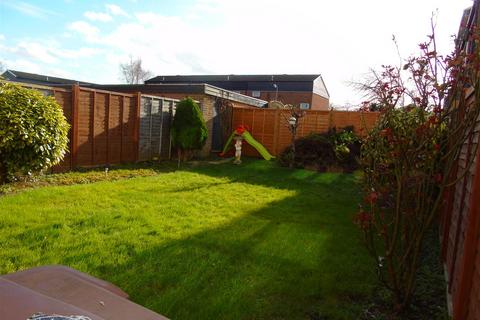 3 bedroom terraced house to rent, Brain Close, Hatfield