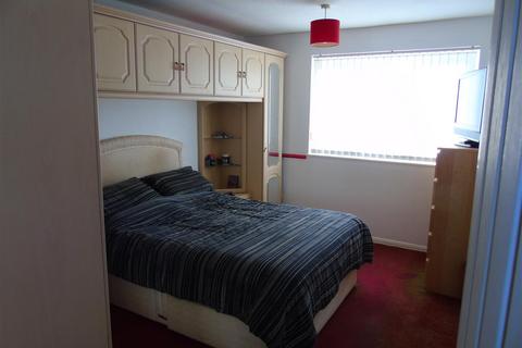 3 bedroom terraced house to rent, Brain Close, Hatfield