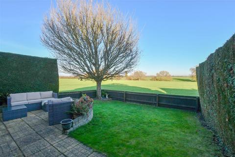 Tharp Way, Chippenham CB7