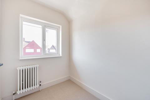 18 Elm Close, Carshalton, SM5 2AG