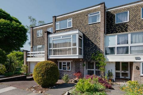 10 The Dene, London, W13 8AY