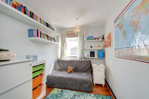 10 The Dene, London, W13 8AY