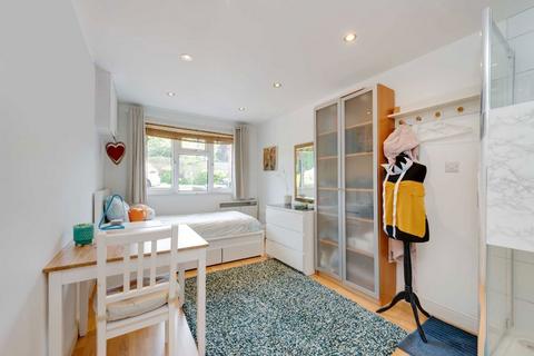 10 The Dene, London, W13 8AY
