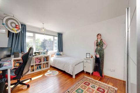 10 The Dene, London, W13 8AY