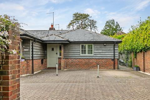 3 Rutledge Drive, Littleton, Winchester, SO22 6FE