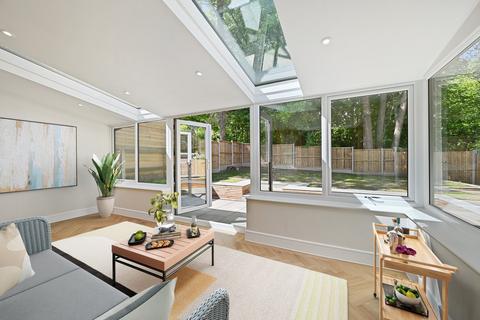 4 Hurst Hill, Chatham, ME5 9BX