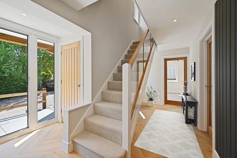 4 Hurst Hill, Chatham, ME5 9BX