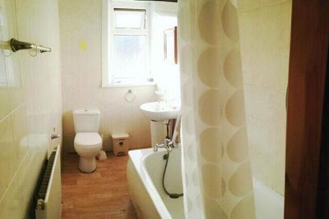 14 Grantham Place, Bradford, BD7 1RJ