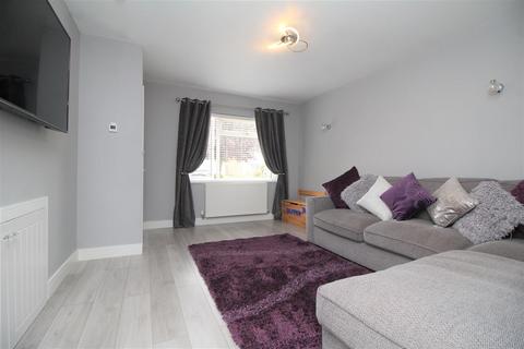 25 Holmes Way, Paston, Peterborough, PE4 7XZ