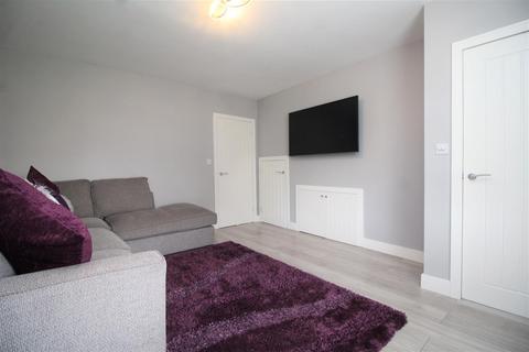 25 Holmes Way, Paston, Peterborough, PE4 7XZ