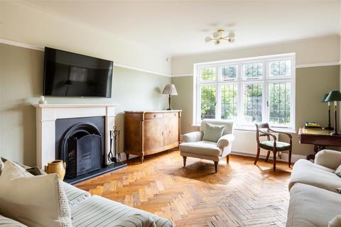 11 Deepdene Drive, Dorking, RH5 4AH