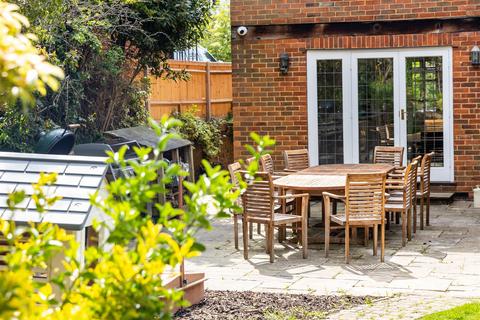 11 Deepdene Drive, Dorking, RH5 4AH