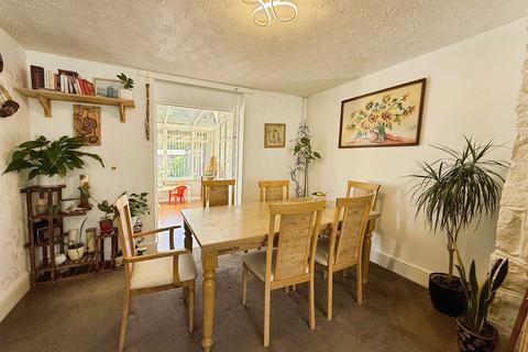 72 Coronation Drive, Donnington, Telford, TF2 8HY