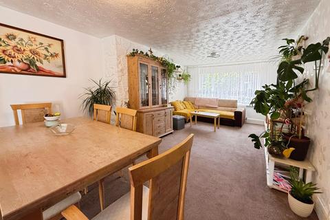 72 Coronation Drive, Donnington, Telford, TF2 8HY