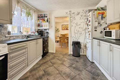 72 Coronation Drive, Donnington, Telford, TF2 8HY