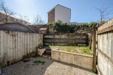 8 Chapel Close, Tuckingmill, Camborne, TR14 8QZ