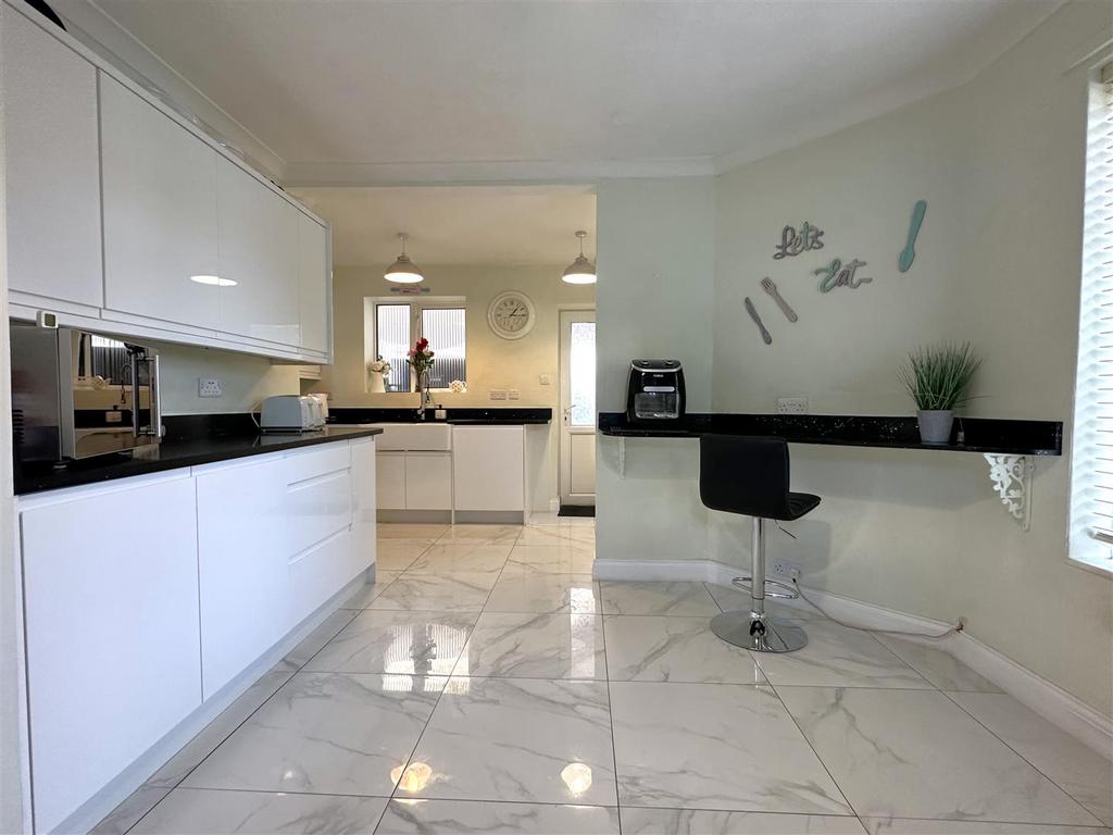 OPEN-PLAN Dining Kitchen 905
