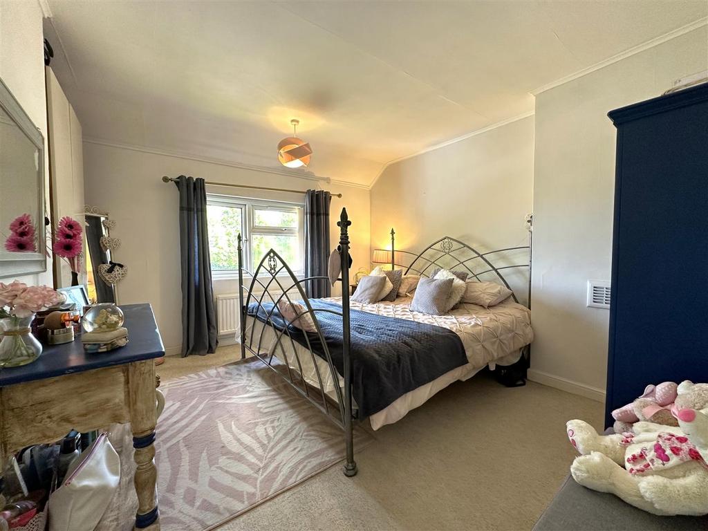Master Bedroom 863
