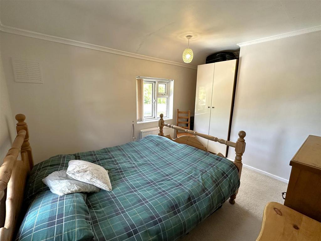 Second Bedroom 870
