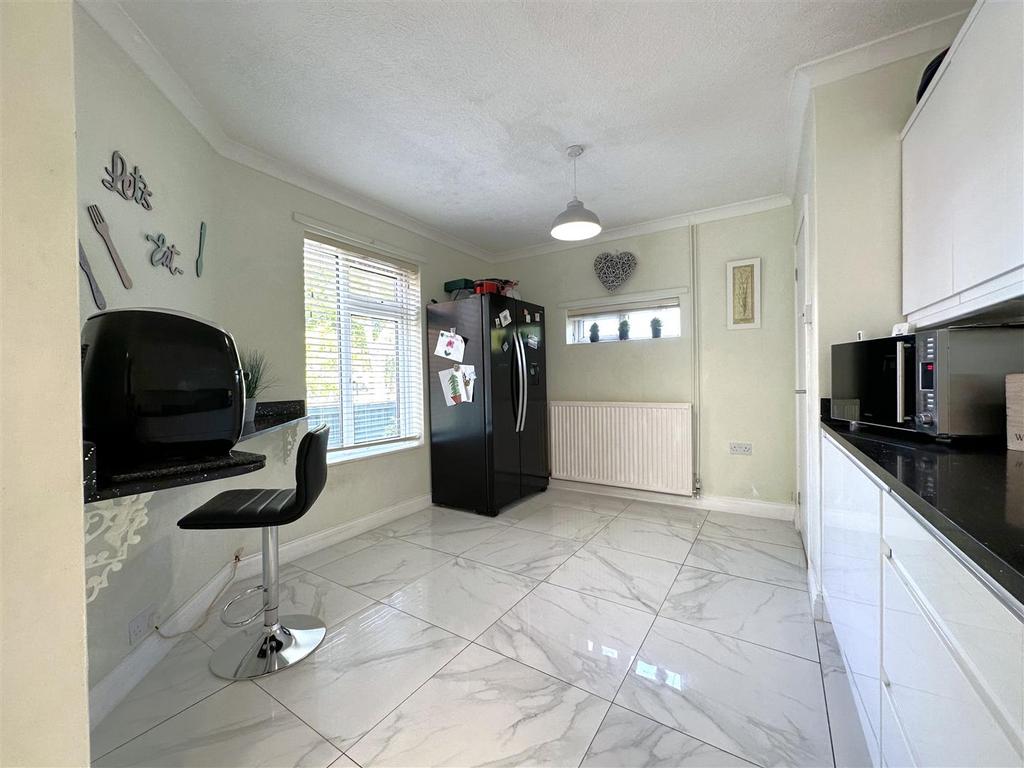 Lovely Dining Kitchen 895