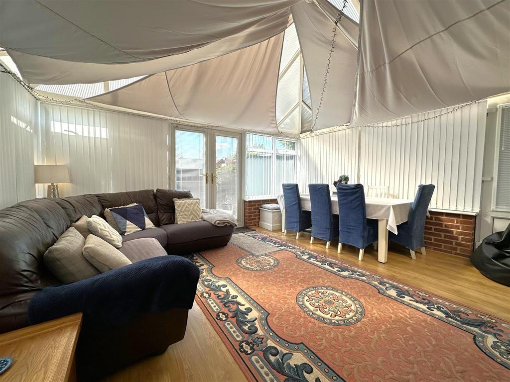Generous Conservatory With French Doors 992