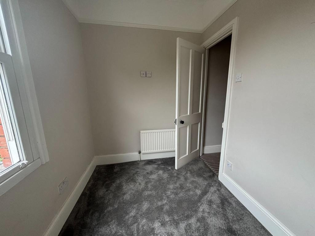Bedroom 3 (rear) 2