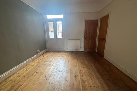 3 bedroom terraced house to rent, Sir Thomas Whites Road, Coventry, CV5