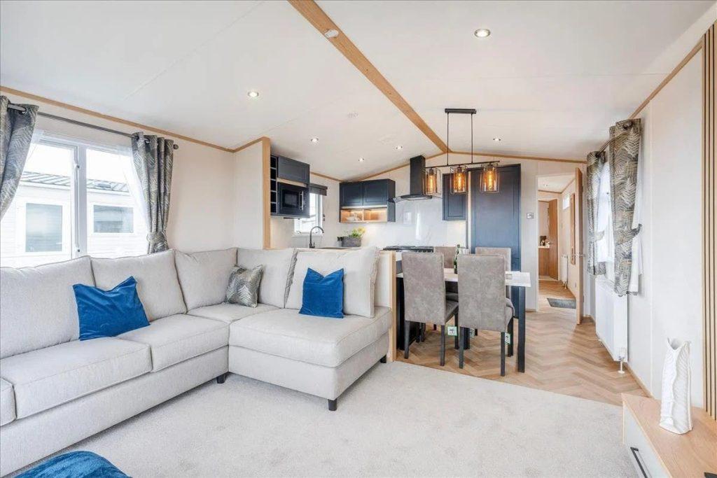 CAR0063574 - Luxury Lodge